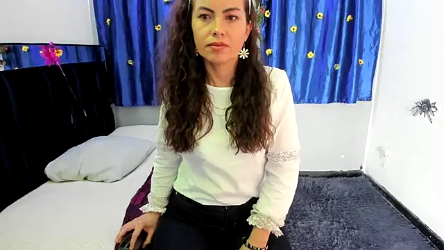 Snapshot of ShairaMarss chatting on November 12, 2025, 2:06 pm ShairaMarss online show from November 12, 2025, 2:06 pm