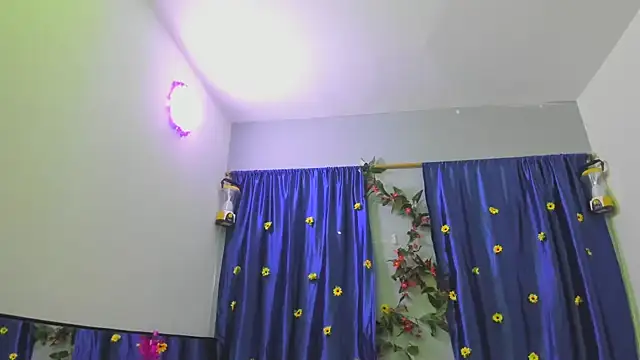 Snapshot of ShairaMarss chatting on November 18, 2025, 2:32 pm ShairaMarss online show from November 18, 2025, 2:32 pm