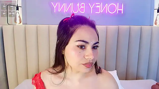 Naomymonroe  online show from November 22, 2025, 9:25 pm