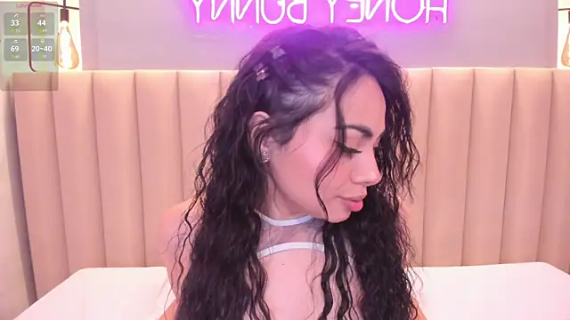 Naomymonroe  online show from November 25, 2025, 9:48 pm