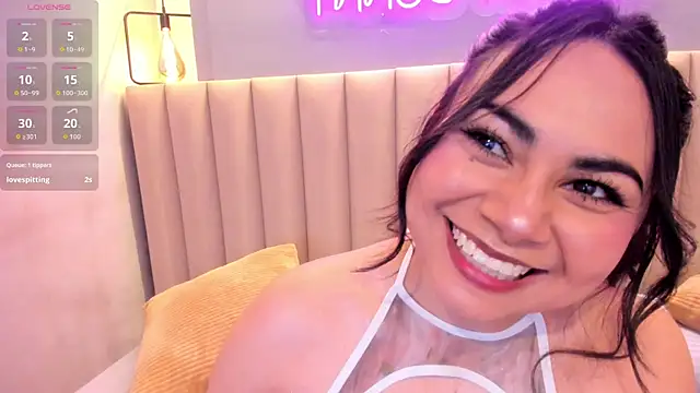 Snapshot of Naomymonroe_ chatting on April 12, 2026, 5:40 pm Naomymonroe online show from April 12, 2026, 5:40 pm