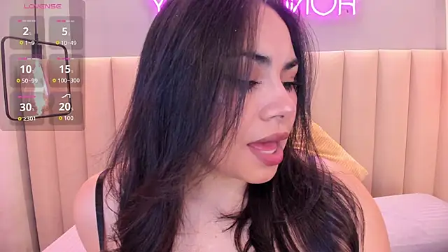 Naomymonroe  online show from June 17, 2026, 10:39 am