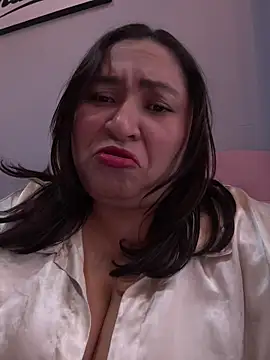 Snapshot of KarlaWild chatting on November 19, 2025, 6:52 pm KarlaWild online show from November 19, 2025, 6:52 pm