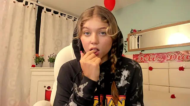 alaia greyy online show from February 18, 2025, 2:16 pm