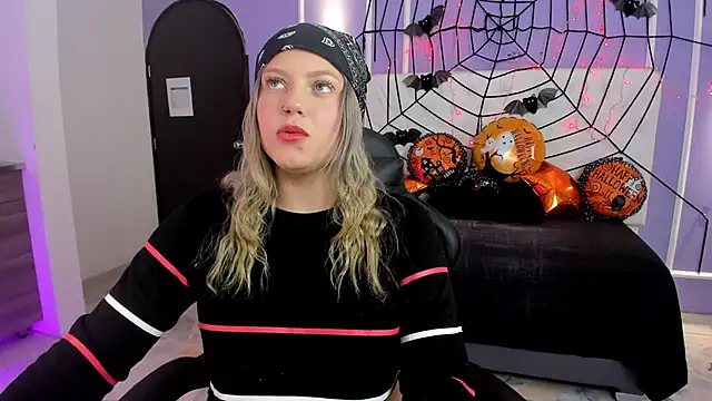 alaia greyy online show from October 15, 2025, 1:22 pm