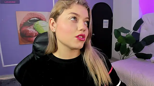 alaia greyy online show from November 25, 2025, 12:49 pm