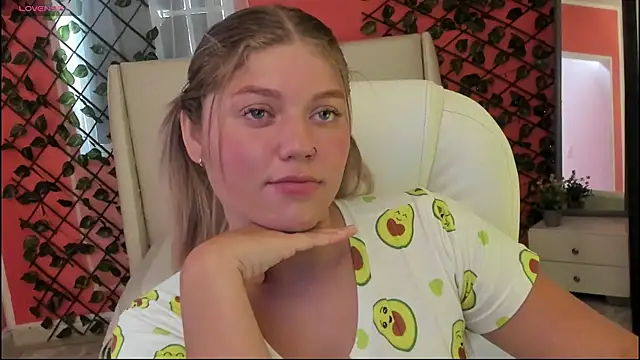 Snapshot of alaia_greyy chatting on May 12, 2026, 12:46 pm alaia greyy online show from May 12, 2026, 12:46 pm