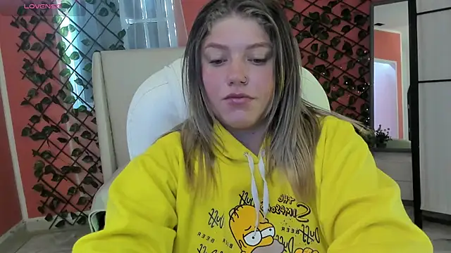 Snapshot of alaia_greyy chatting on May 14, 2026, 12:45 pm alaia greyy online show from May 14, 2026, 12:45 pm