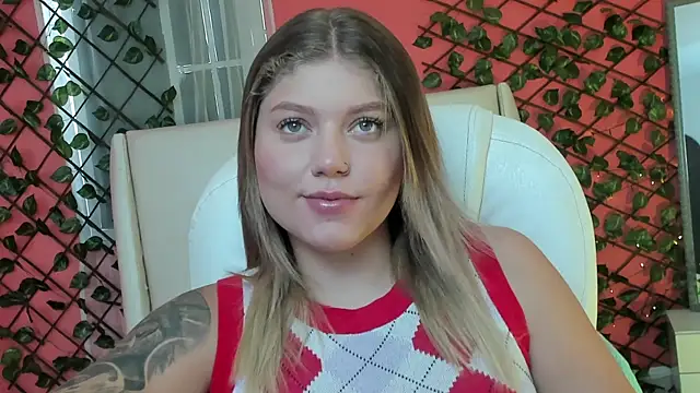 Snapshot of alaia_greyy chatting on June 14, 2026, 1:02 pm alaia greyy online show from June 14, 2026, 1:02 pm