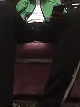 aebaleek2505 online show from February 23, 2025, 1:32 pm