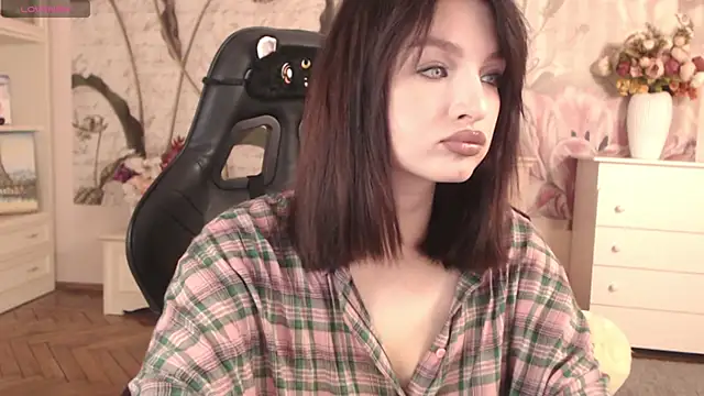 Snapshot of BritneyBarker chatting on September 18, 2025, 3:41 am BritneyBarker online show from September 18, 2025, 3:41 am