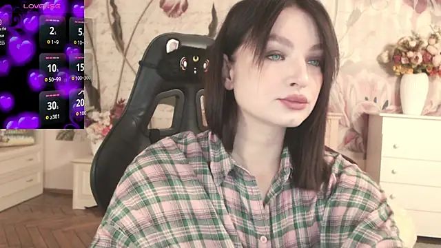 Snapshot of BritneyBarker chatting on September 29, 2025, 1:22 am BritneyBarker online show from September 29, 2025, 1:22 am