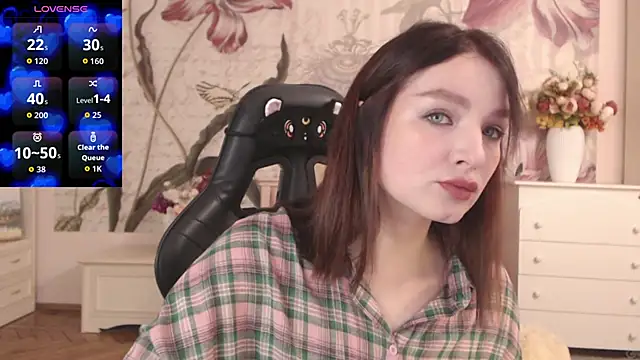 Snapshot of BritneyBarker chatting on November 18, 2025, 2:17 am BritneyBarker online show from November 18, 2025, 2:17 am