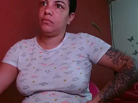 Snapshot of Tammyymilf chatting on October 15, 2025, 5:13 pm Tammyymilf online show from October 15, 2025, 5:13 pm