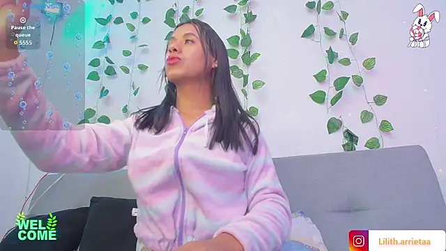 Snapshot of LiiLiith-1 chatting on December 5, 2025, 5:27 am LiiLiith-1 online show from December 5, 2025, 5:27 am