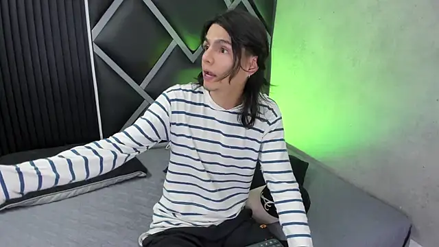 Snapshot of Martshall09 chatting on October 28, 2025, 9:50 pm Martshall09 online show from October 28, 2025, 9:50 pm