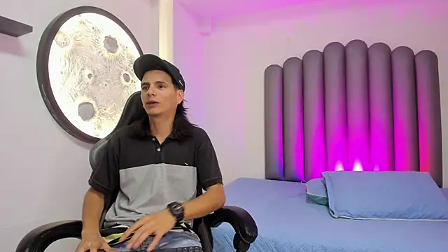 Snapshot of Martshall09 chatting on November 8, 2025, 8:07 pm Martshall09 online show from November 8, 2025, 8:07 pm