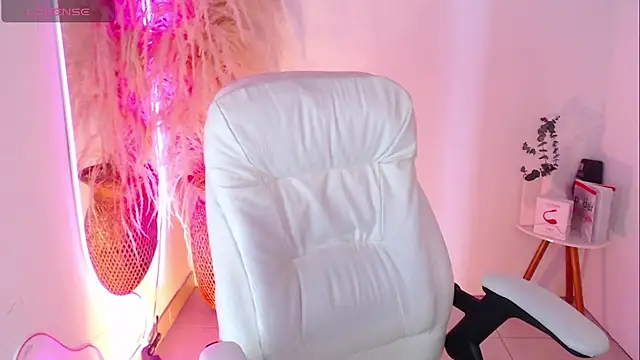 Sofi BBW online show from September 23, 2025, 12:30 pm