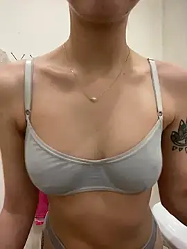 Snapshot of White_Lu chatting on February 3, 2025, 1:19 am White Lu online show from February 3, 2025, 1:19 am