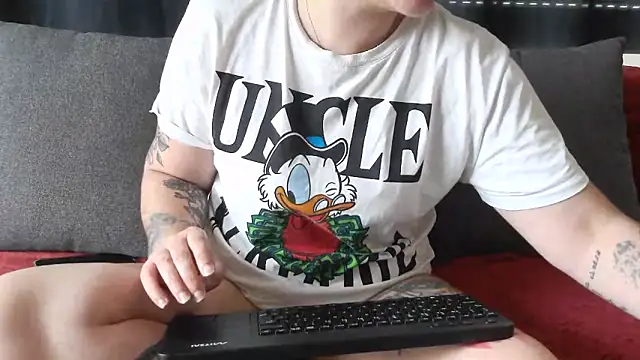 bunnyfox420 online show from May 1, 2026, 11:26 am