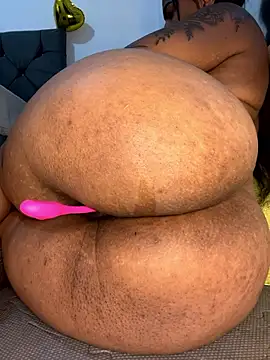 Snapshot of Charlotte_bronxxx chatting on January 7, 2026, 9:28 pm Charlotte bronxxx online show from January 7, 2026, 9:28 pm