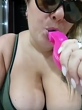 Snapshot of topina8 chatting on September 23, 2025, 8:45 pm topina8 online show from September 23, 2025, 8:45 pm