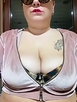 Snapshot of topina8 chatting on November 11, 2025, 8:31 pm topina8 online show from November 11, 2025, 8:31 pm