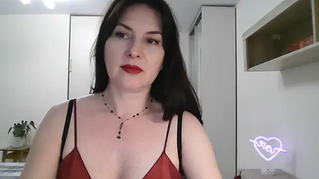 Victoria Glam online show from January 28, 2025, 6:39 pm