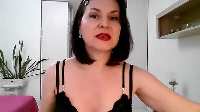 Victoria Glam online show from April 10, 2026, 12:32 pm