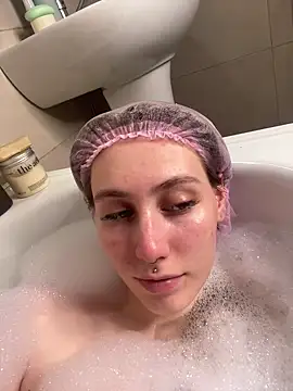 Molli Luv online show from October 9, 2025, 7:56 pm