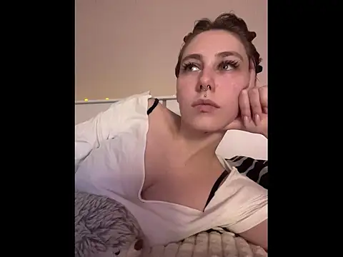 Molli Luv online show from November 10, 2025, 8:30 pm