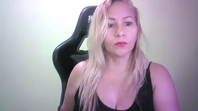 Snapshot of mariana0x chatting on November 20, 2025, 1:55 pm mariana0x online show from November 20, 2025, 1:55 pm