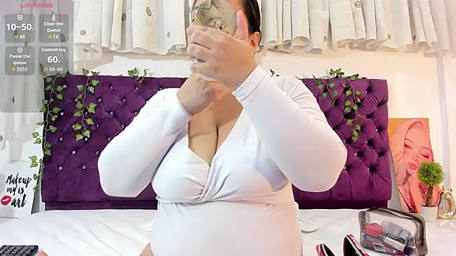 AmmyPike1 online show from March 8, 2026, 2:32 pm