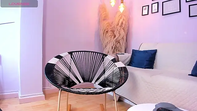 alana rossetti online show from November 16, 2025, 12:55 pm