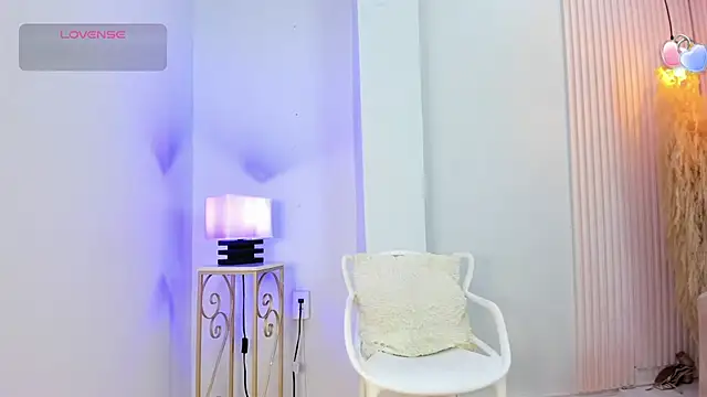Snapshot of alana_rossetti chatting on June 27, 2026, 12:10 pm alana rossetti online show from June 27, 2026, 12:10 pm