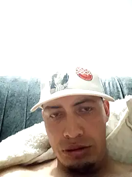 ojitos22 online show from November 12, 2025, 11:43 am