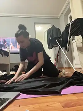 bunnythetailor online show from February 11, 2026, 8:14 pm