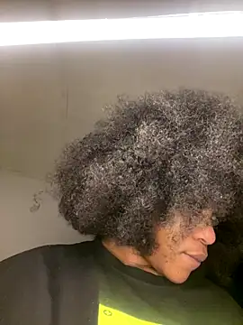 Boneca25 online show from October 22, 2025, 6:07 pm