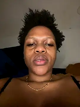 Boneca25 online show from November 13, 2025, 6:51 pm