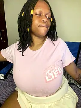 Boneca25 online show from January 8, 2026, 10:23 pm