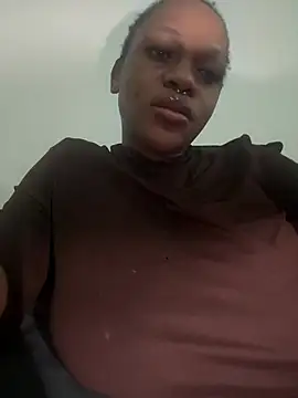 Boneca25 online show from April 30, 2026, 8:57 pm