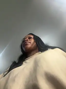 Snapshot of Boneca25 chatting on June 3, 2026, 4:01 pm Boneca25 online show from June 3, 2026, 4:01 pm