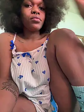 Snapshot of Boneca25 chatting on June 9, 2026, 10:27 am Boneca25 online show from June 9, 2026, 10:27 am