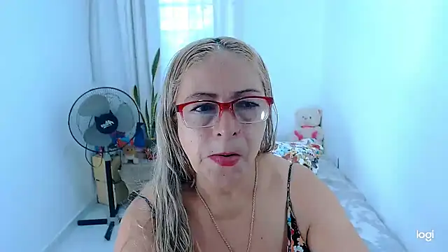 Snapshot of Sweeetnaughty chatting on May 23, 2026, 1:04 pm Sweeetnaughty online show from May 23, 2026, 1:04 pm