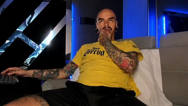 Snapshot of kaletattoo chatting on July 29, 2026, 11:19 am kaletattoo online show from July 29, 2026, 11:19 am
