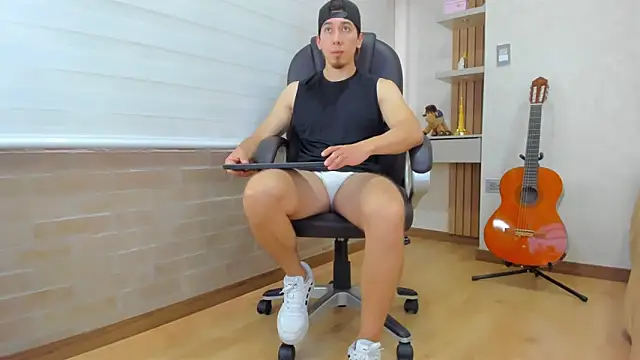 Tombarden online show from November 29, 2025, 8:01 pm