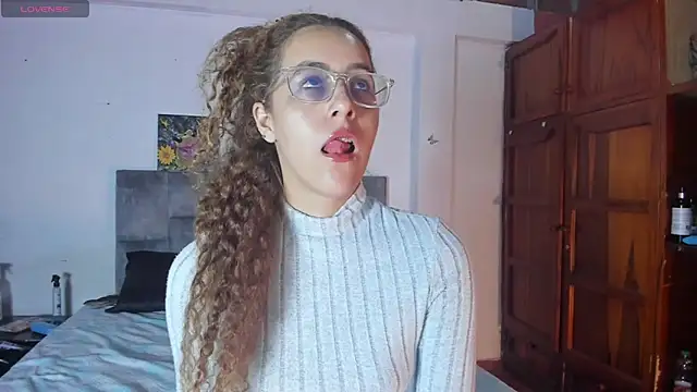 Isangel  online show from September 17, 2025, 3:52 am