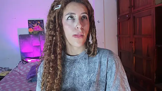 Isangel  online show from September 29, 2025, 3:11 am