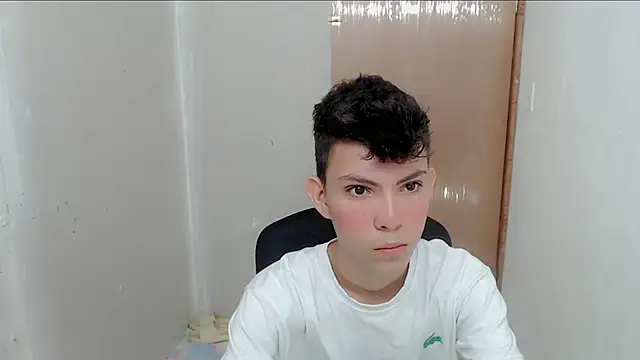 Snapshot of Alexxx_lov chatting on January 25, 2025, 12:47 pm Alexxx lov online show from January 25, 2025, 12:47 pm