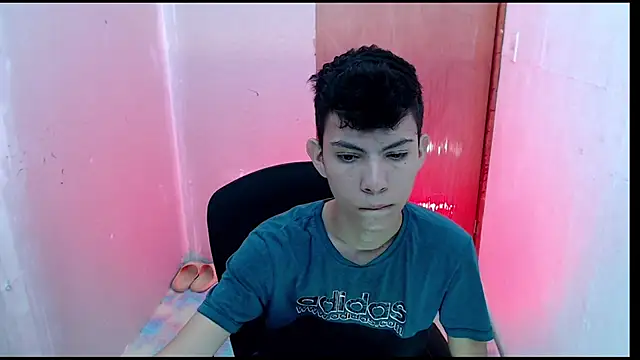 Snapshot of Alexxx_lov chatting on January 29, 2025, 1:07 pm Alexxx lov online show from January 29, 2025, 1:07 pm